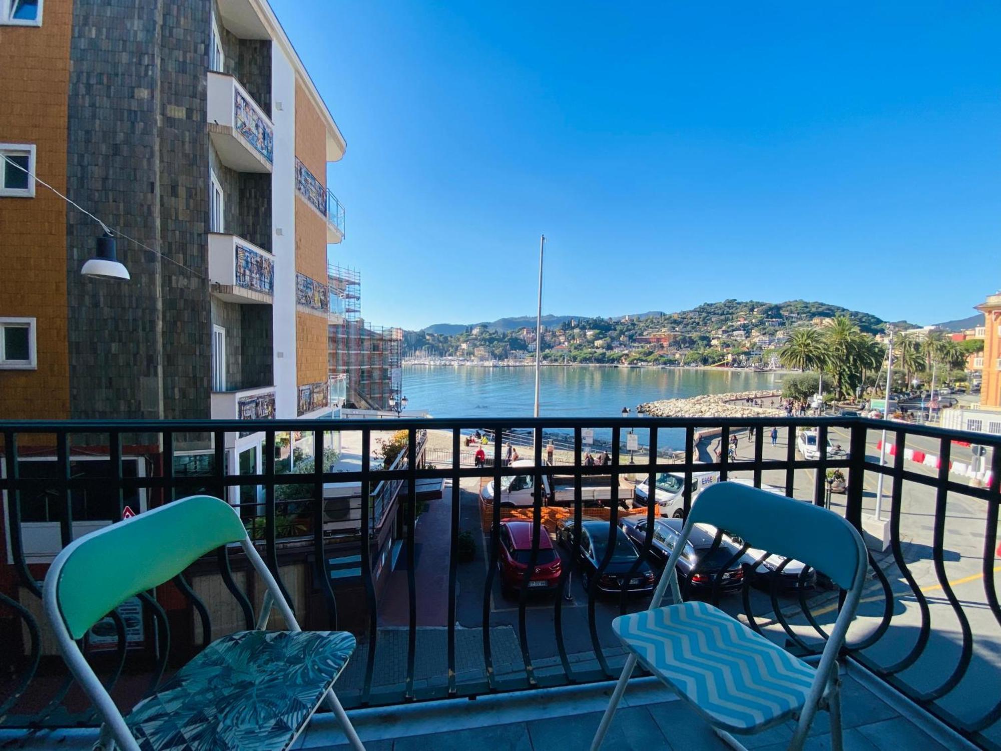 Alla Casa Rosa Al Mare- Centrale A Di Fronte Al Mare- Emozionante- Garage Privato Gratuito A 800 Mt- Aria Condizionata-Wifi Рапало Екстериор снимка